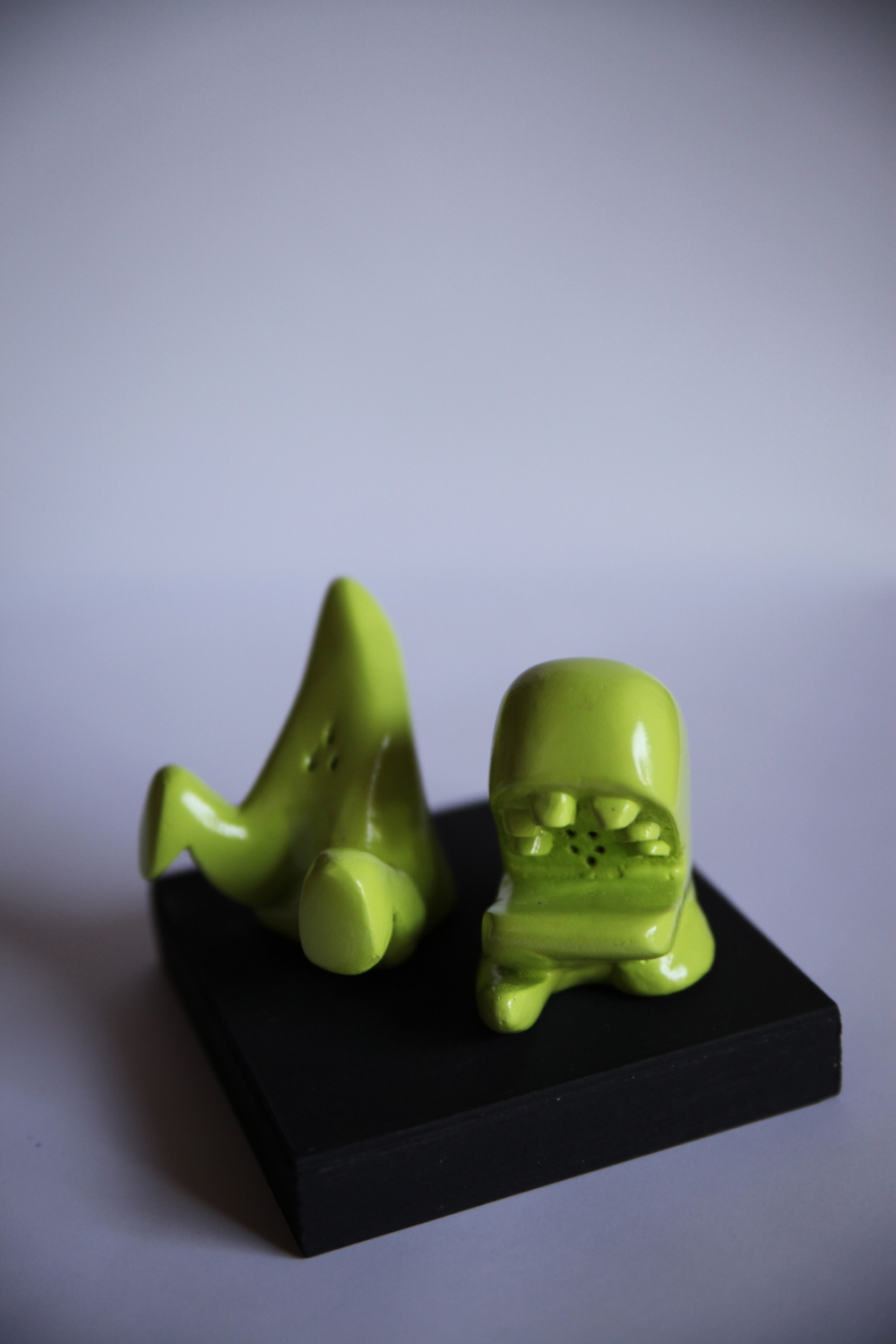 Atticus Anderson Portfolio - Extinction Salt and Pepper Shakers, Spring 2012 Two-Part Epoxy, Paint Front view of Salt and Pepper Shaker.