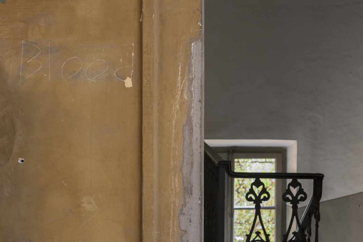 Jennifer Murray - Blood scratched in 